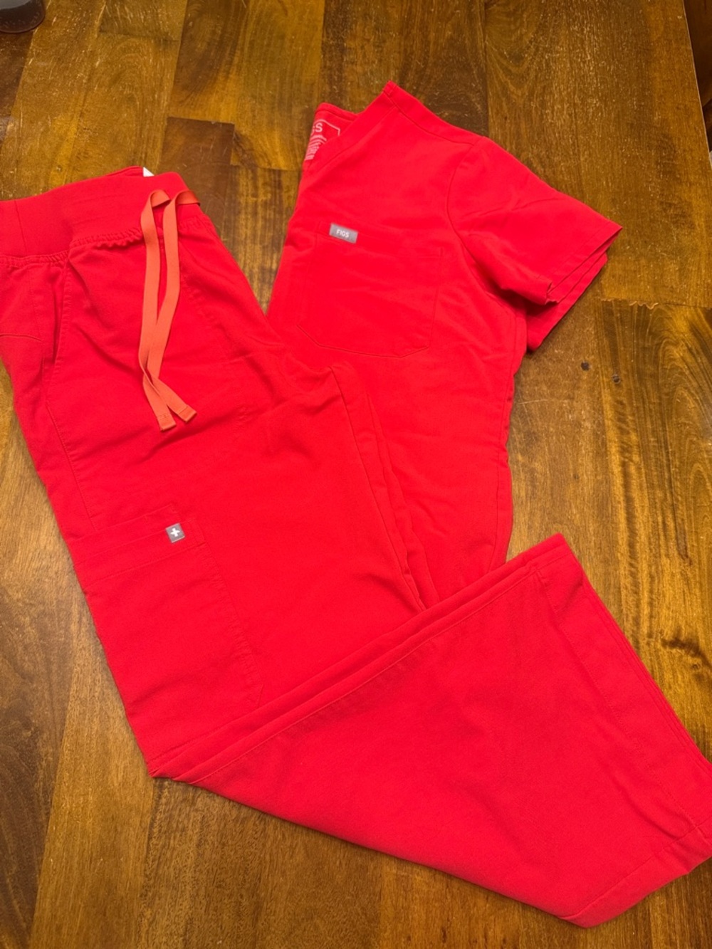 FIGS Scrub Set | Catarina Top (size M) & Isabella Pants (Small-Petite)| Red